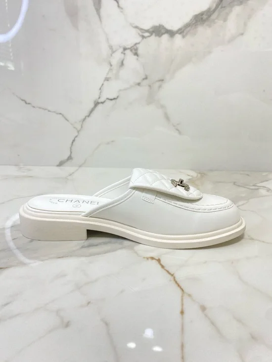 CHANEL Quilted Turnlock Logo Mule Slip-On Lambskin Slide Sandals Women's Size 39 - Picture 13 of 15
